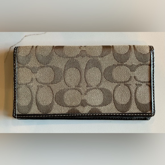 Coach- Check Book Case- Coach Monogram/ Wallet - Picture 4 of 9